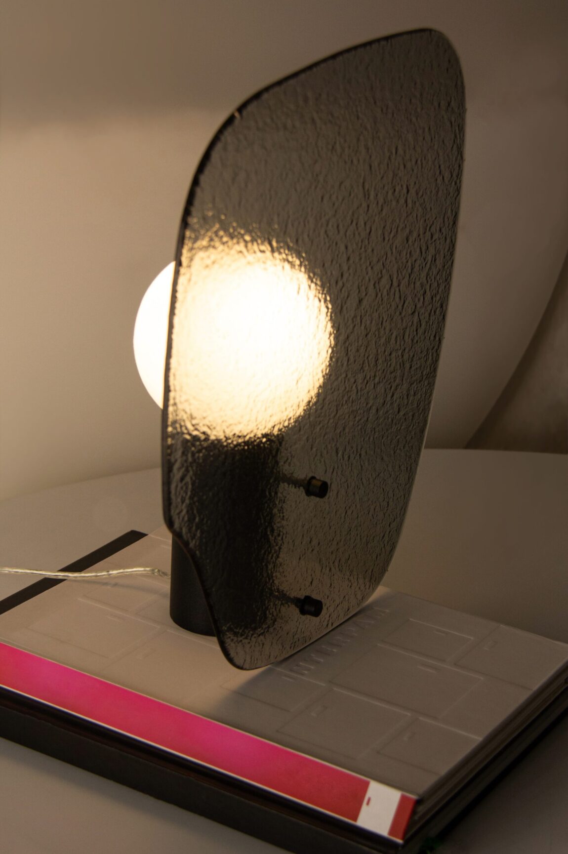 01- LUMINÁRIA DE MESA BRUMA – RGB